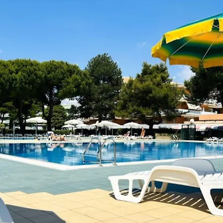 Апартаменти Lovely Flat With In A Pool Paradise *