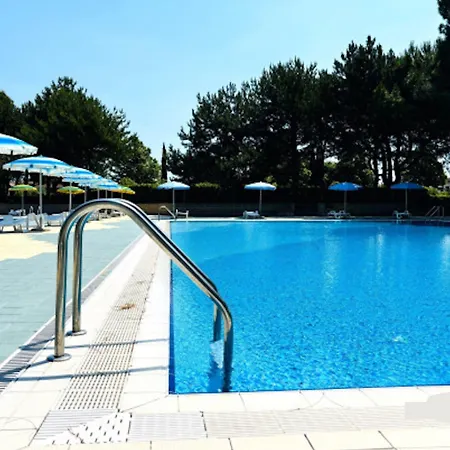 Lovely Flat With In A Pool Paradise Апартаменти
