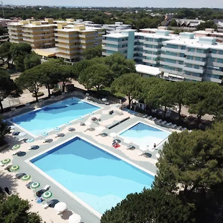 Апартаменти Lovely Flat With In A Pool Paradise